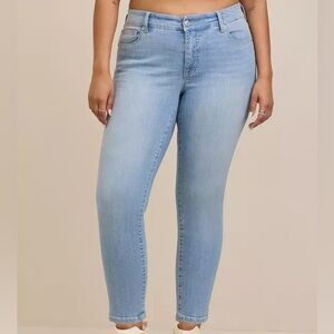 Torrid Light wash Jeans